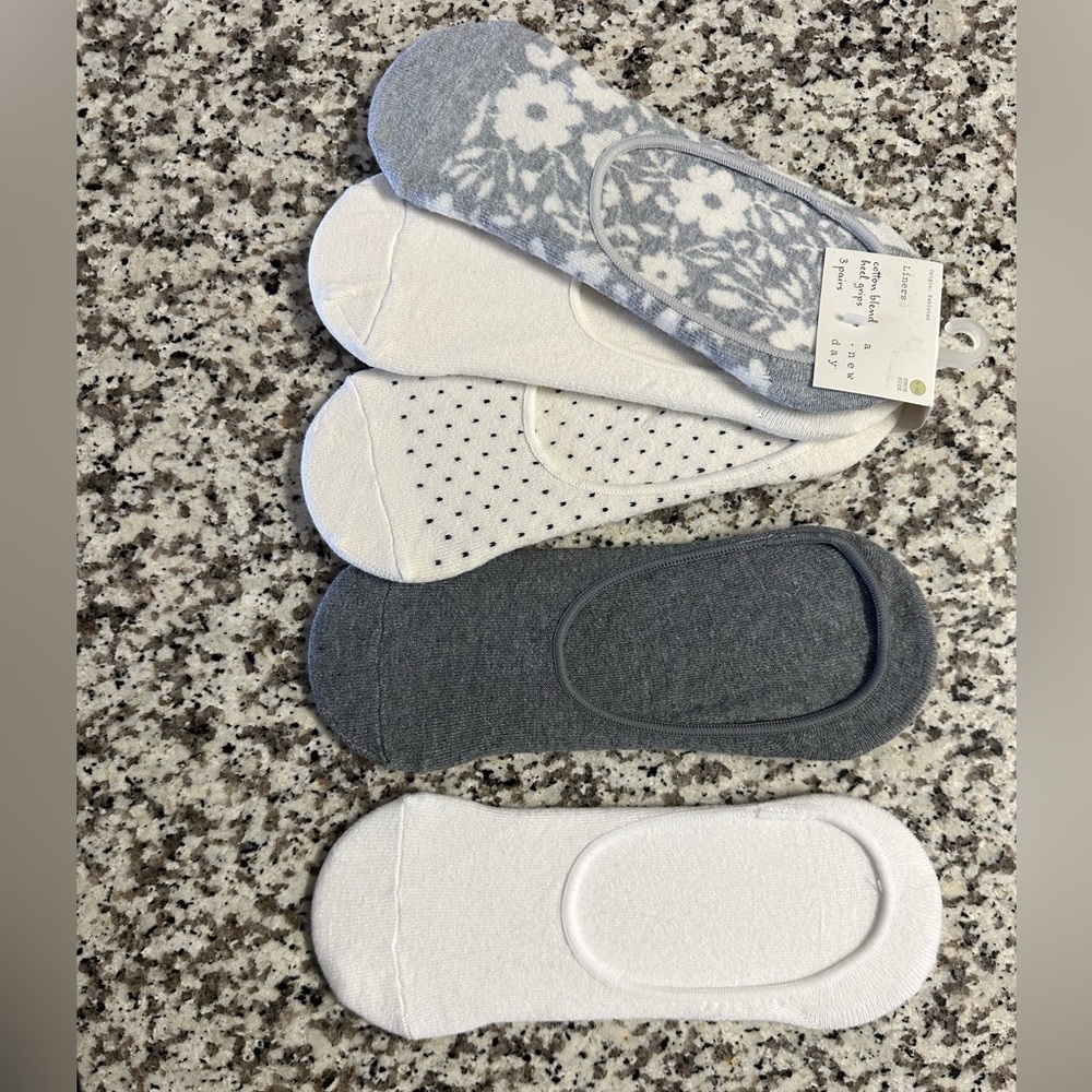 Fun summer NWT no show socks from target five cute pairs